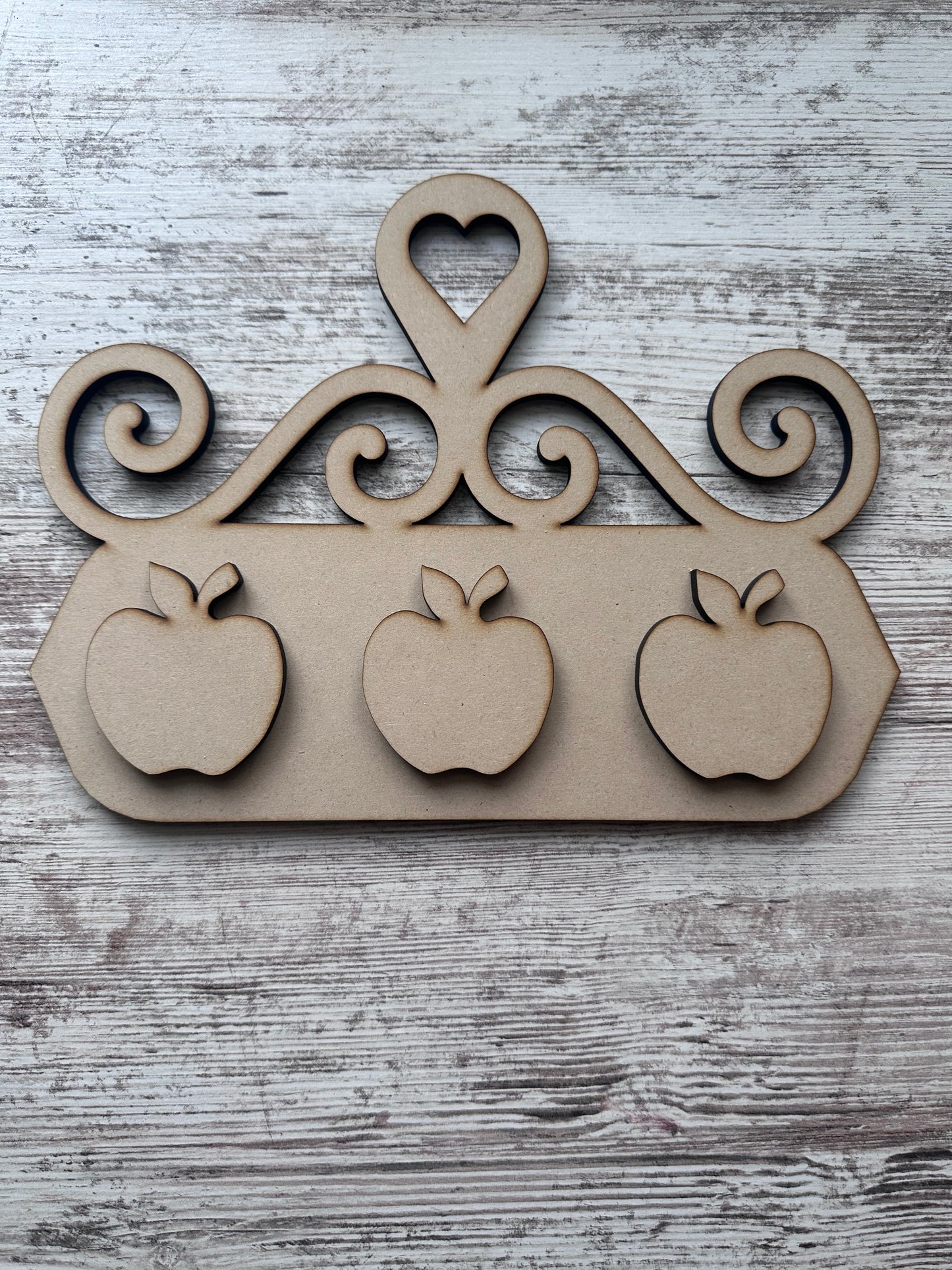 Decorative wall hanger with apples