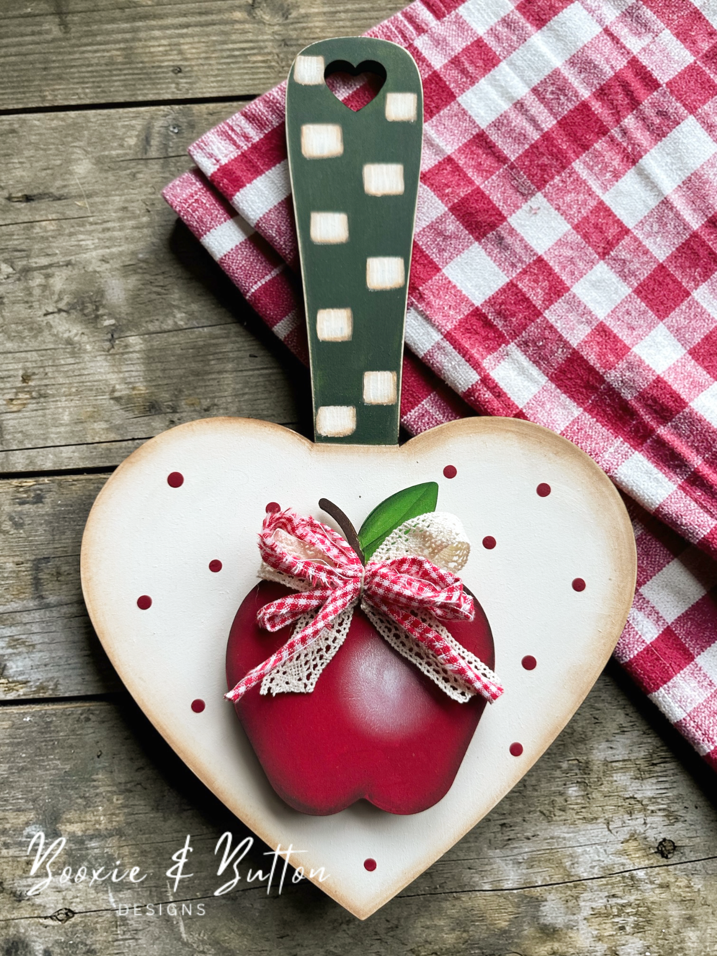 Country spoon set with apples