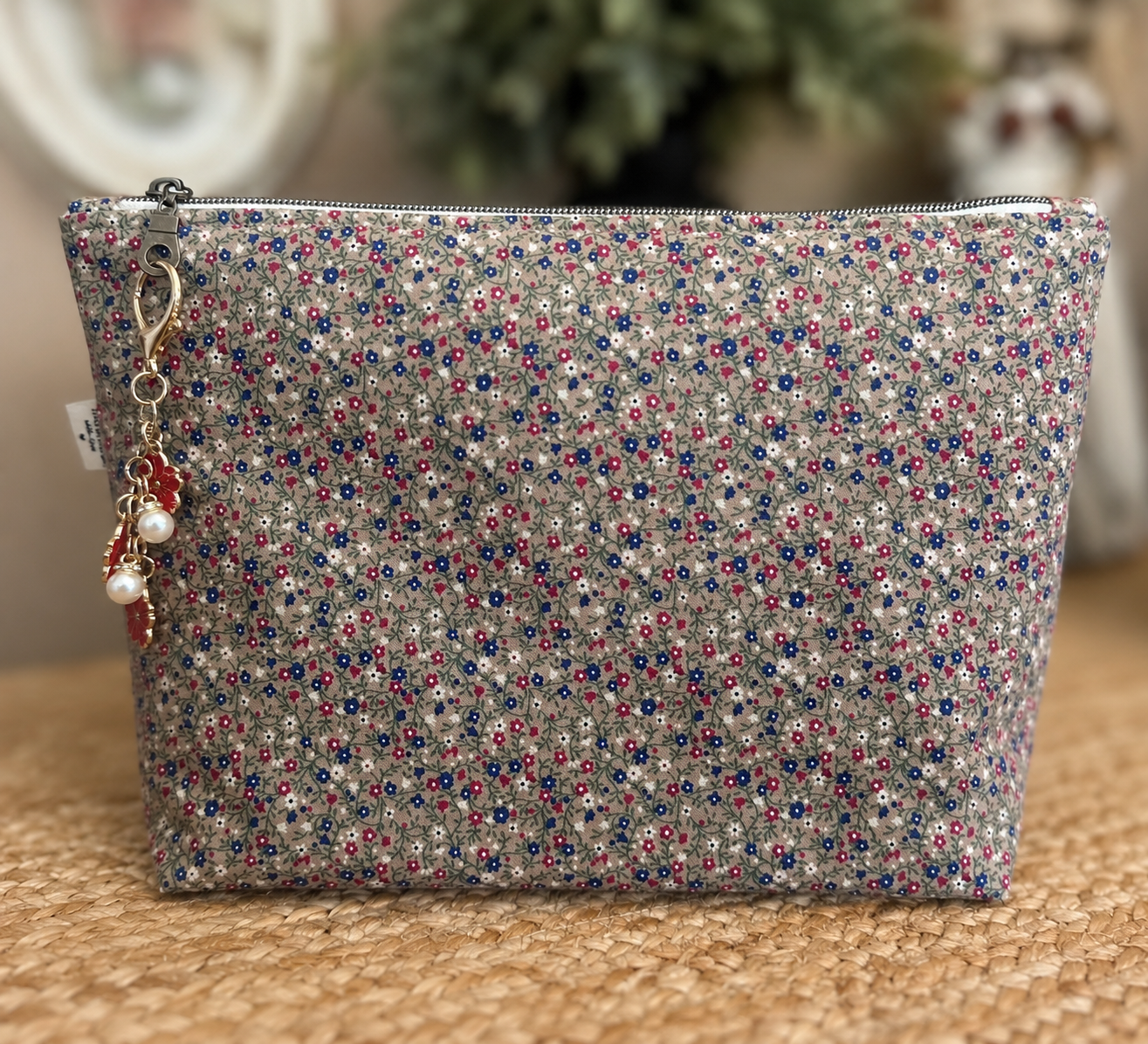 Mini floral essential pouch