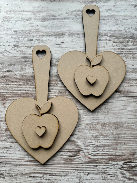 Country spoon set with apples