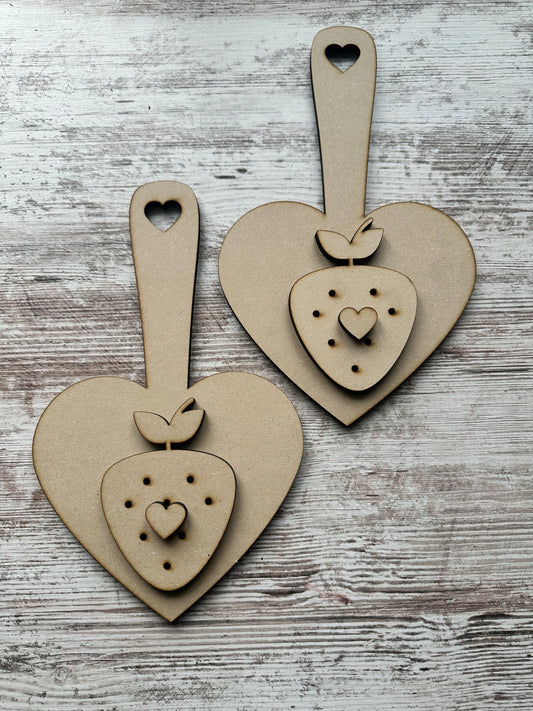 Country spoon set with strawberries